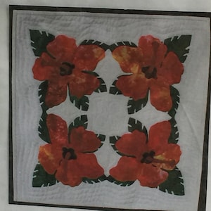 Vintage Keri Designs Quilt Pillow Kit of Contemporary Hawaiian Quilt Design. Hibiscus Aloalo Four Flower and Leaf Designs for 21&quot; Pillow.