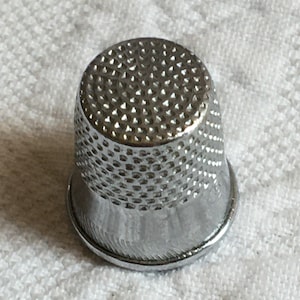 Vintage Size 8 Silver Tone Sewing Thimble. Great Sewing Thimble to Protect Your Finger While Stitching.