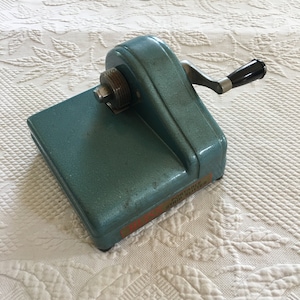 Vintage Bliss Portable Strip Slitter. Cut Wools or Other Fabrics for Making Braided Rugs, Etc. Harry M. Fraser Manchester, Conn.