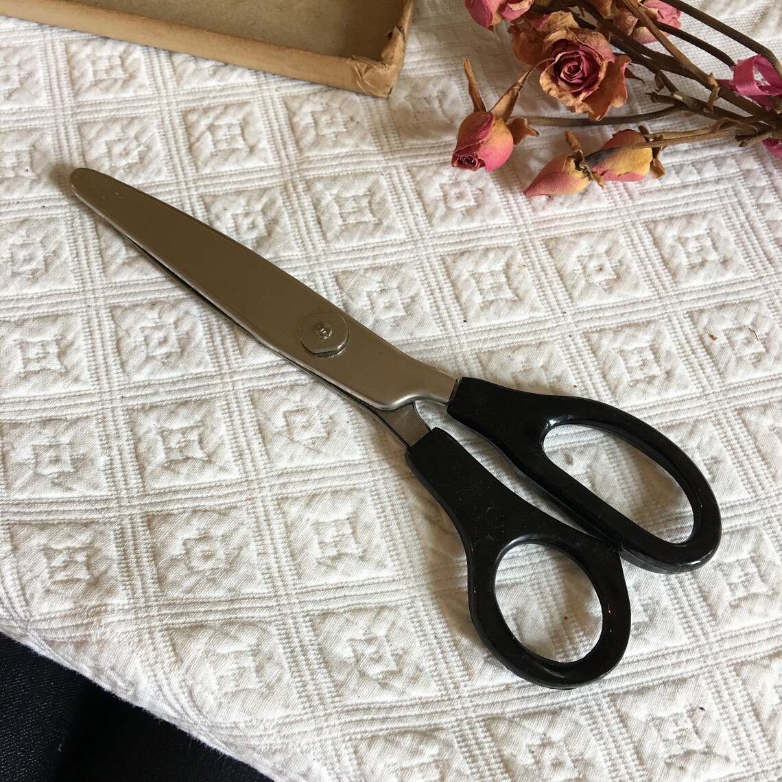 Vintage X628 Pinking Shears in Original Box. Unique Shape of Etsy