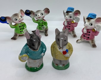 Vintage Salt And Pepper Shakers, Mr. Mrs. Easter Bunny, Cute Mice WIth Pink And Green Coats And Blue Hats, Nice Collectables, Made In Japan