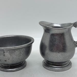 Vintage Zinn Zucker und Milchkännchen Set: Olde Bradford Co. Americana