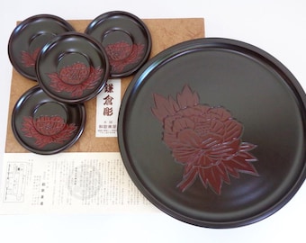 Kamakura-bori Obon tray & Chataku coasters (4pcs.) Japanese hand carved wooden lacquerware, Signed, Box-document #8504