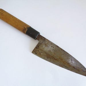 Cuchillo de chef antiguo de Deba, cuchillo de cocina japonés de alta calidad, hecho a mano y firmado, acero al carbono forjado a mano, mango de madera, óxido y suciedad. DEFECTOS #8480