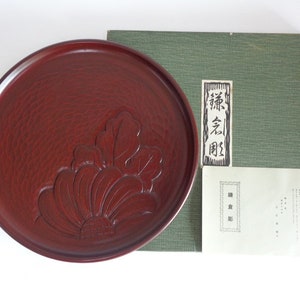 鎌倉彫りの盆、手彫りの花模様、作家サイン、箱、証明書 #7427