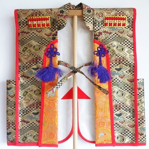 Réplica decorativa de chaqueta Jinbaori japonesa, kimono de samurái con armadura y soporte de madera, kimono de señor de la guerra feudal para exhibición n.° S6942