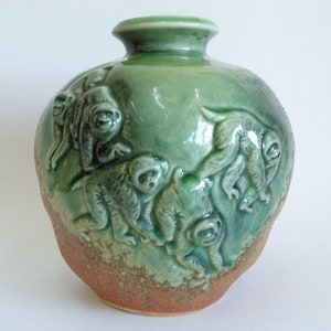 Jarrón de flores con diseño de monos en relieve, cerámica artística japonesa Shigaraki-yaki cocida a leña Jarrón de una sola flor para la ceremonia del té #S7043