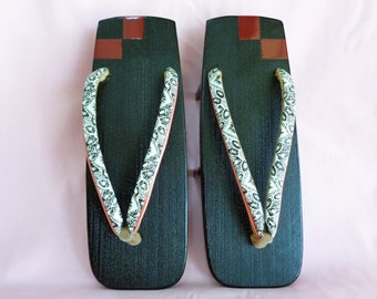 Women's Geta Sandals 22.5 cm, Japanese wooden kimono clogs Urushi lacquered Handmade shoes, #140