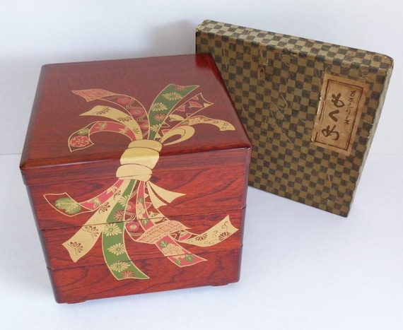欅一木くりぬき弁当箱　三段重ね　漆塗り 重箱 日本製 欅 漆塗り 木製 杢目漆器 3段 積み重ね式 弁当収納 箱入り