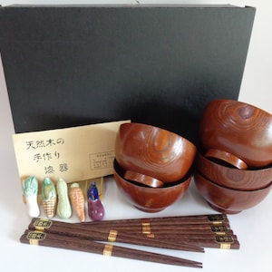 天然漆塗りの木製セット - ボウル 5 個 - 箸 5 本 - 箸置き 5 個 / 日本製漆器、箱入り #S4089