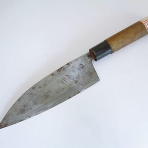Cuchillo de chef Gyuto antiguo, cuchillo de cocina japonés de alta calidad, hecho a mano y firmado, acero al carbono forjado a mano, mango de madera, óxido y suciedad. DEFECTOS #8480