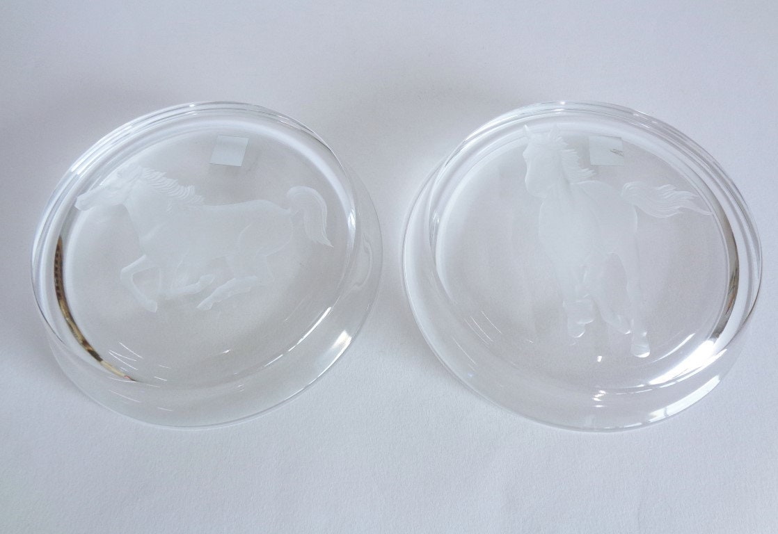 日本製ホヤクリスタルワインコースター「馬」アート日本製最高品質のクリスタルガラス 日本製ホヤクリスタルワインコースター「馬」アート彫刻シリーズ、2個