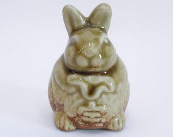 Rabbit Hare Bunny Sculpture Good Luck Okimono Japanese Shigaraki-yaki ceramic Handmade statuette #8503