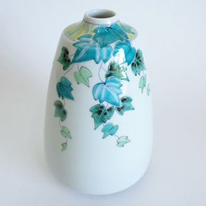 Kutani Single flower Hand made Vase Grape leaves pattern,Japanese Kutani-yaki Signed Artistic Porcelain High Quality Decorative vase #7356