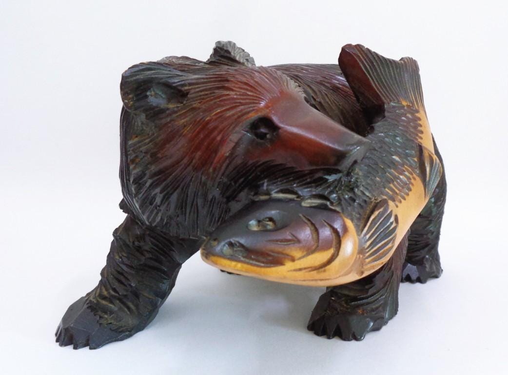 Carved wood bear with fish - Etsy 日本