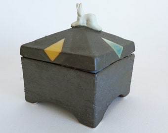 Kodo Incense container Rabbit Hare on the lid Japanese ART Ceramic incense holder, boxed #1959