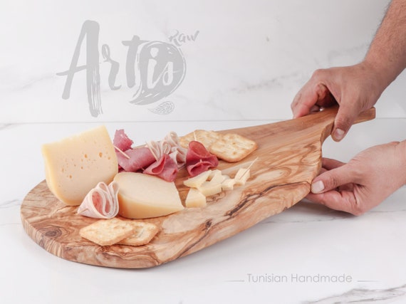 ハンドル付き大型オリーブウッドカッティングボード：パーソナライズ