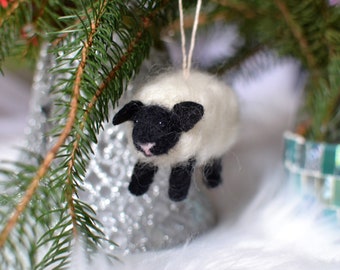 Needle felted sheep ornament Christmas decor. Sheep toy. Needle felted Animal. Wooland animals. Ready to ship.