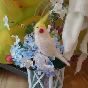 Cockatiel needle felted bird parrot. Cockatiel bird toy. Needle felted bird ornament, parrot christmas