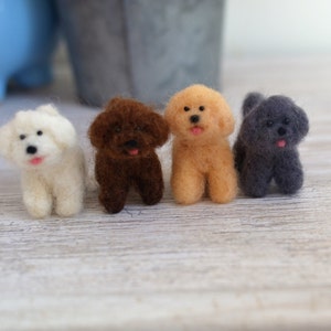 Barboncini infeltriti ad ago, cane infeltrito ad ago, animali infeltriti Colore personalizzato