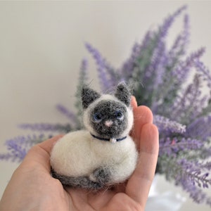 Needle felted cat. felted kittens. Christmas ornament Siames kitten cat wool animals. Needle felted gift.