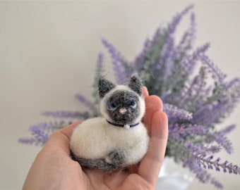 Needle felted cat. felted kittens. Christmas ornament Siames kitten cat wool animals. Needle felted gift.