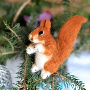 Needle felted squirrel ornament Christmas. Needle felted animals. Wooland animals. Felted squirrel toy.