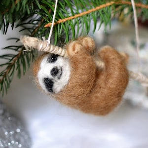 Needle felted sloth christmas ornamend. Wild animal needle felted. Sloth pendant necklace. Wooland animals.