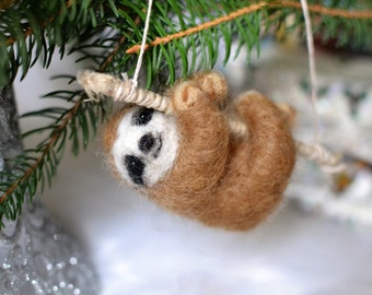 Needle felted sloth christmas ornamend. Wild animal needle felted. Sloth pendant necklace. Wooland animals.