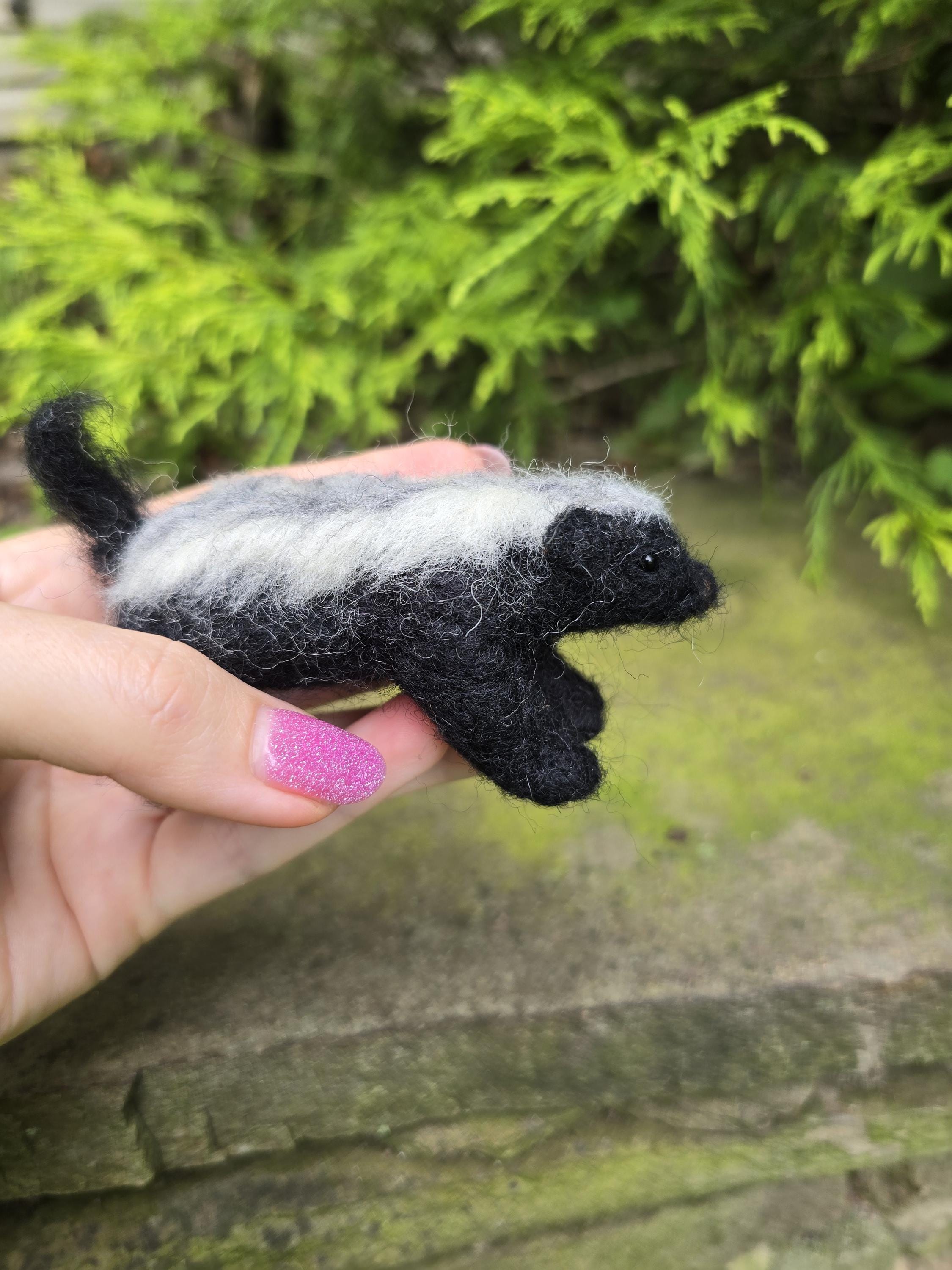 MOJO Honey Badger Male Toy Figurine - Realistic Wildlife Collectible