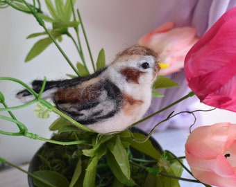 Snow bunting bird needle felted bird, bird needle felted bird, needle felted bird ornament.