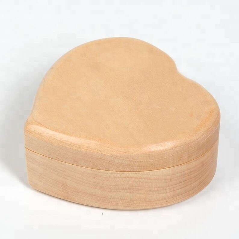 Heart Shaped Maple Wood Music Box Wind Up and Golden Movement Best Gift for Birthday Christmas
