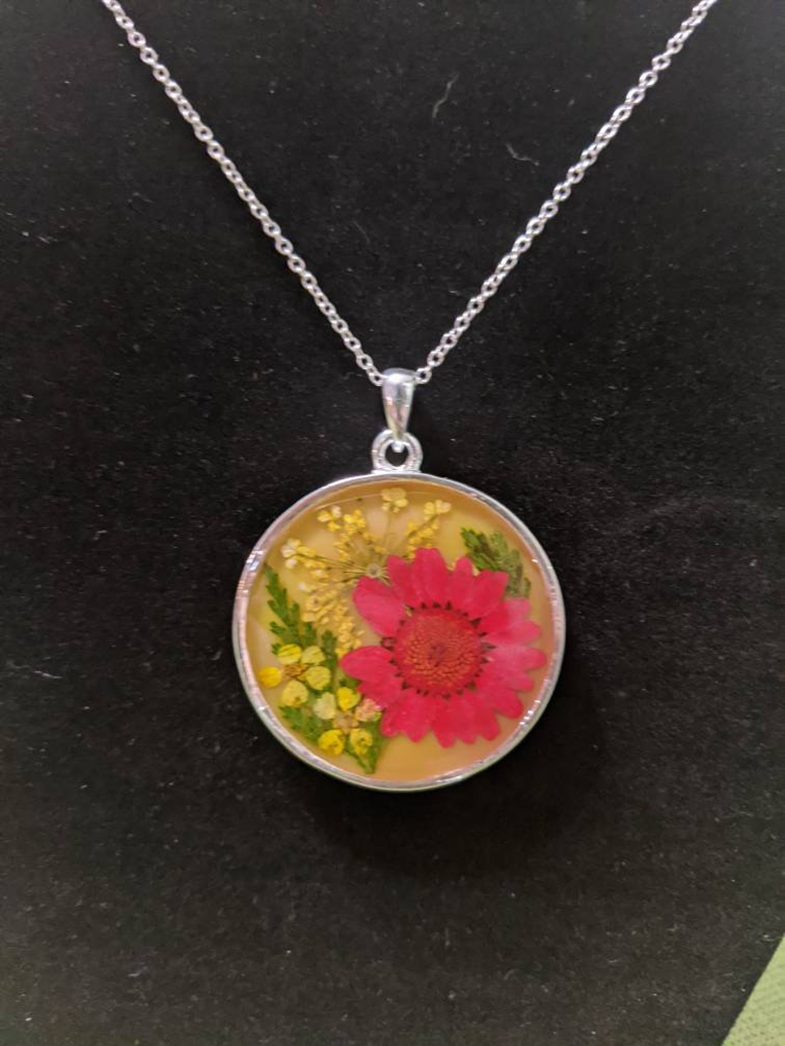 Pressed flowers resin pendant necklace. Etsy