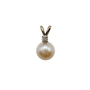 14K White Gold Estate Pearl with 0.075ct Diamond Pendant