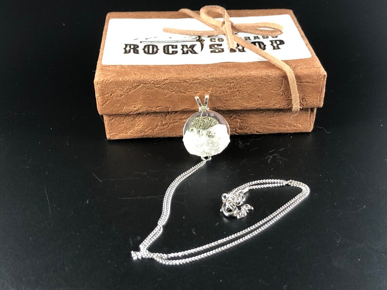 Beautiful Quartz /& Colorado Gold Pendant