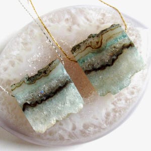Blue Agate Slice Necklace, Geode Druzy Pendant, Raw Blue Crystal Choker, Gold or silver chain, Minimalist Jewelry, Everyday Necklace