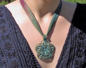[HOLIDAYVISITOR] Bohemian flower necklace /追跡付 Stella Dot Bloom Crystal Flower Cluster Bohemian Statement