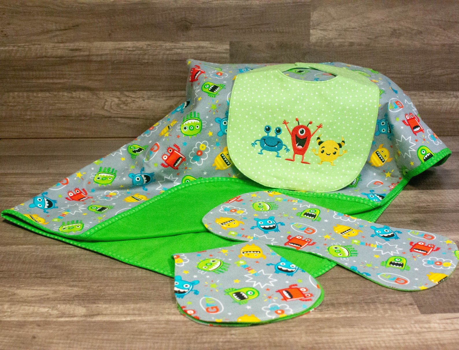 Baby blanket set cute monsters baby burpees embroidered Etsy Italia