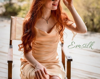 Slipdress van 100% pure moerbeizijde: feestavondjurk met col