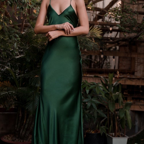 Red carpet  100% pure silk dress/ Bias cut Emerald green Long silk slip/ backless slip dress/Deep V neck dress/bridesmaid dress/party dress