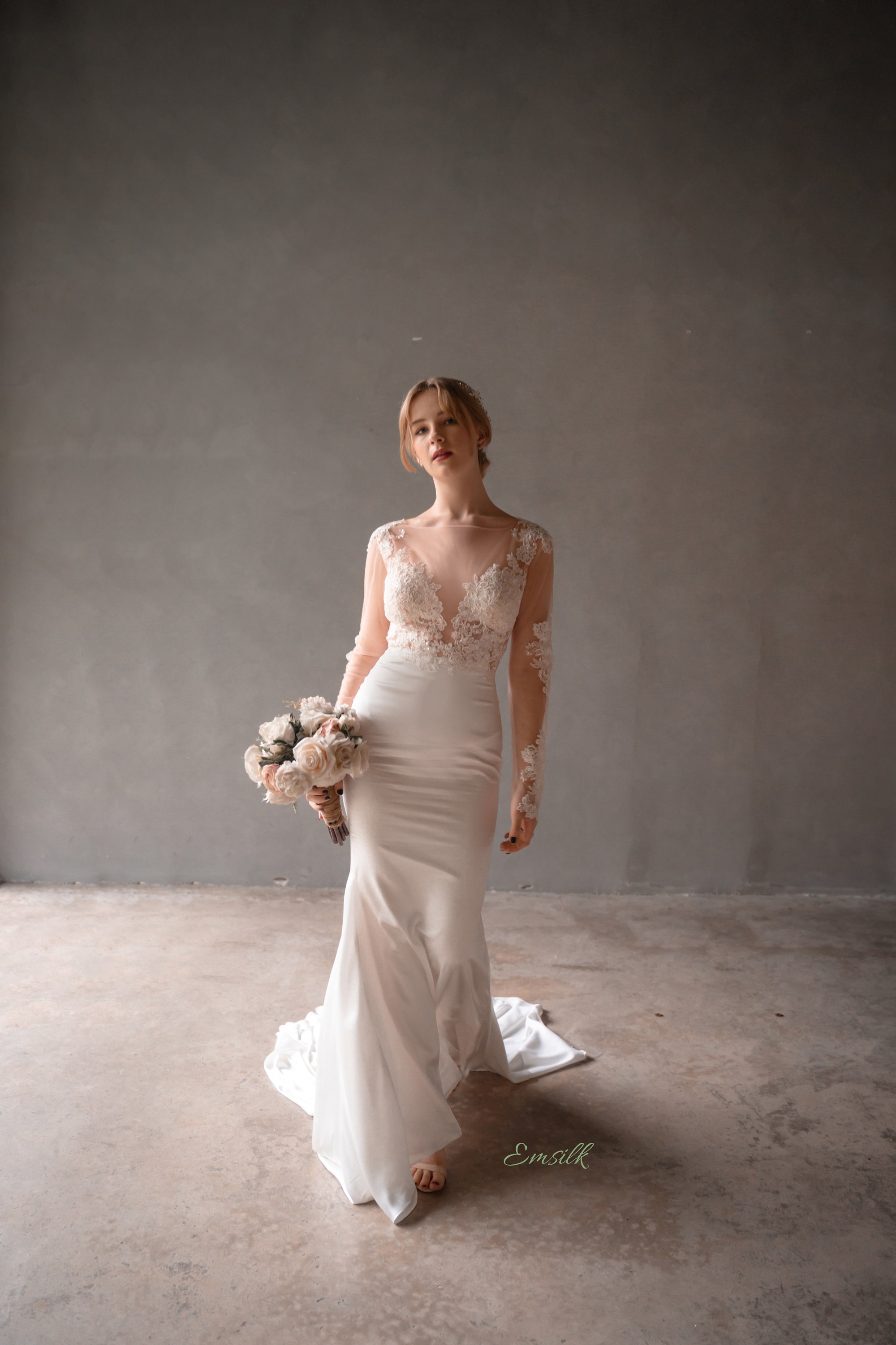 【新品】　Emboridered Lace Back Dress 新品】 Emboridered Lace Back Dress Laced Embroidered Wedding