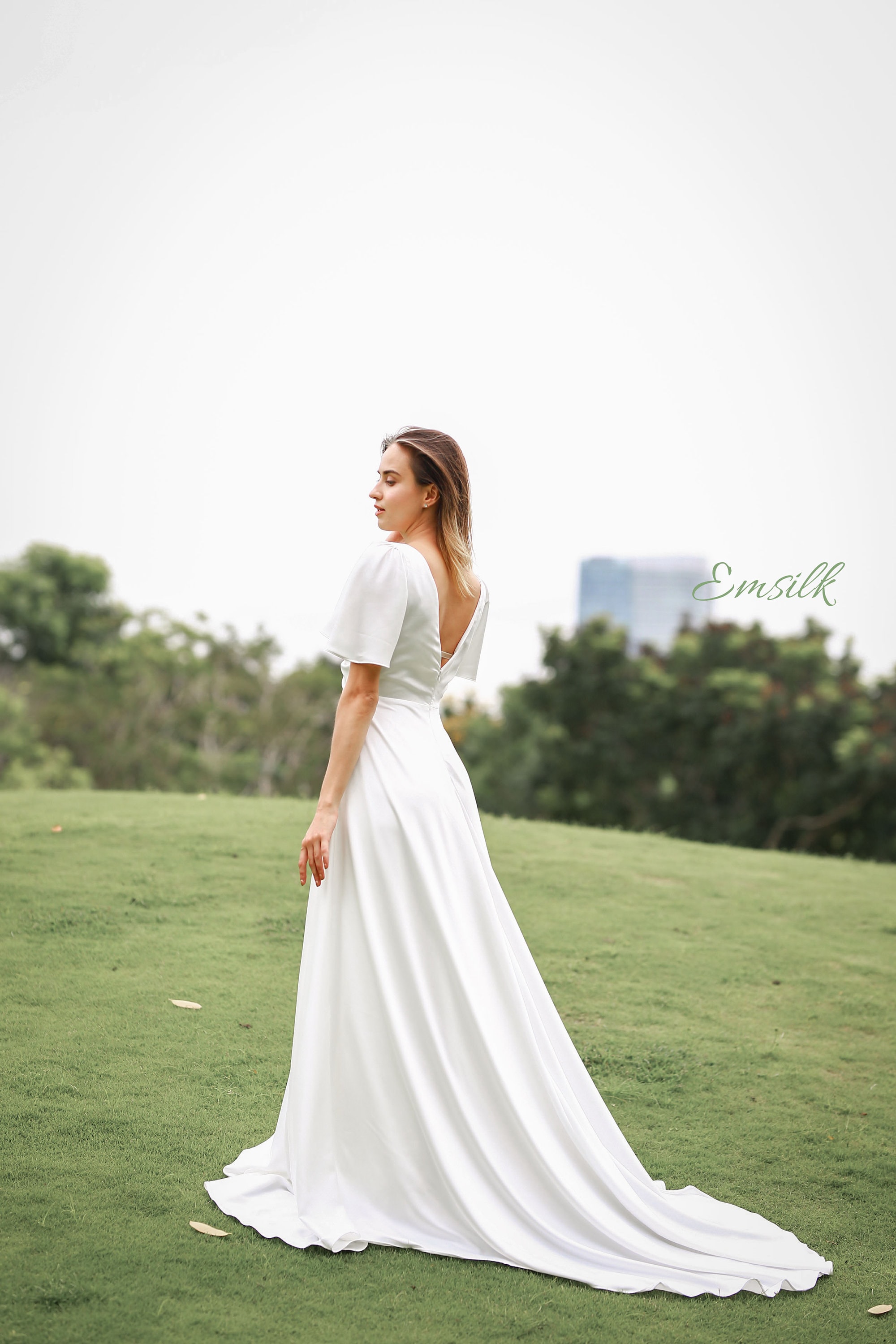 Robe de mariée blanche ivoire 100% soie / manches papillon / image