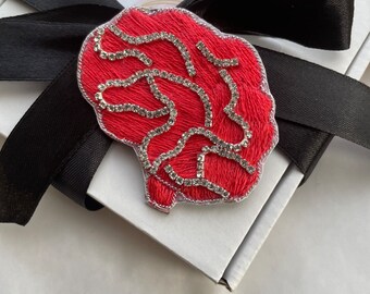 anatomical beaded embroidered brain brooch pin, psychology, couch brooch pin
