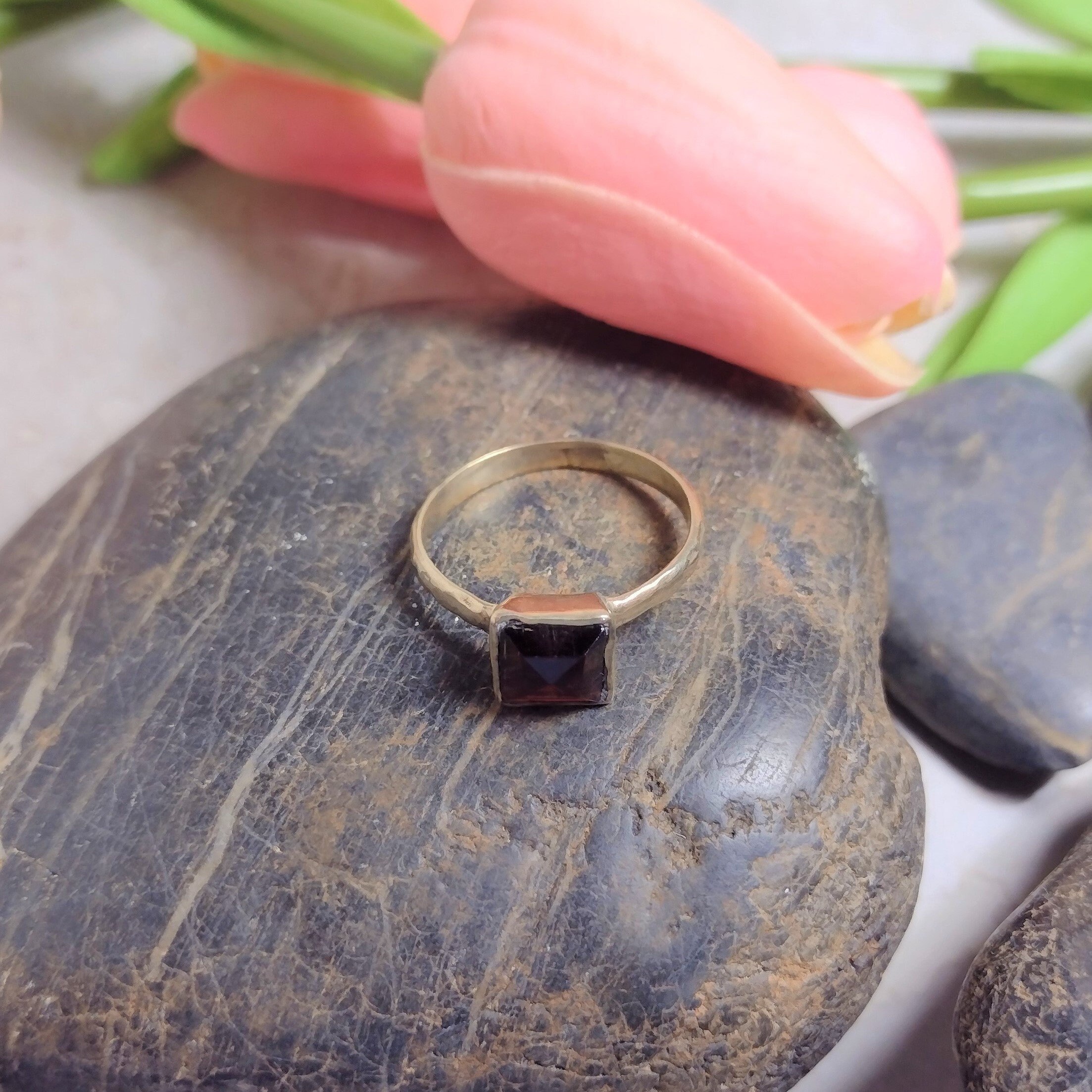 Roter quadratischer Granat Gold Ring | Etsy