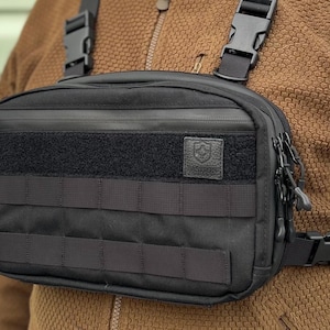 Bolso negro con cremallera para el pecho, bolso de senderismo Molle para hombre con malla transpirable, cómodo arnés, bolso pequeño para el pecho Mr.Frosty