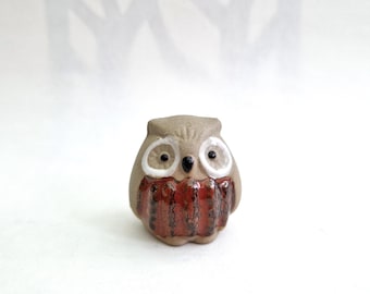 Emson Small Collectable Owl, Vintage Midcentury Studio Pottery, Ceramic.  1970s, Taiwan