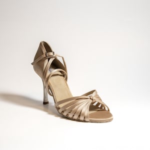 Spica is a handcrafted dance shoes style which is designed with flexibility and balance for salsa, tango, bachata  dancing.