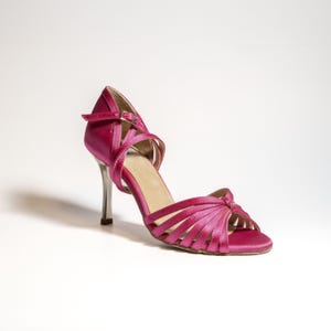 Spica is a handcrafted dance shoes style which is designed with flexibility and balance for salsa, tango, bachata  dancing.
