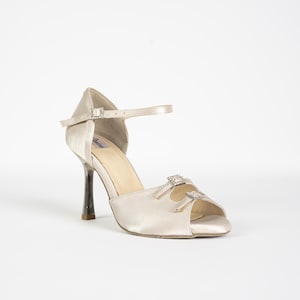 Ara is a handcrafted dance shoes style which is designed with flexibility and balance for salsa, tango, bachata  dancing.