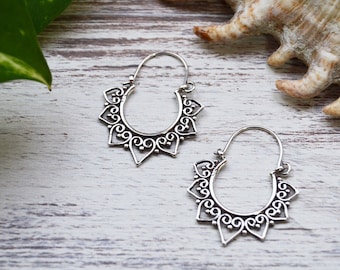 Boucles d’oreilles Silver Boho, cerceaux de Bohême, Boucles d’oreilles hippies, Boucles d’oreilles ethniques argentées, Boucles d’oreilles Boho, Boucles d’oreilles pour femmes, cerceaux ethniques